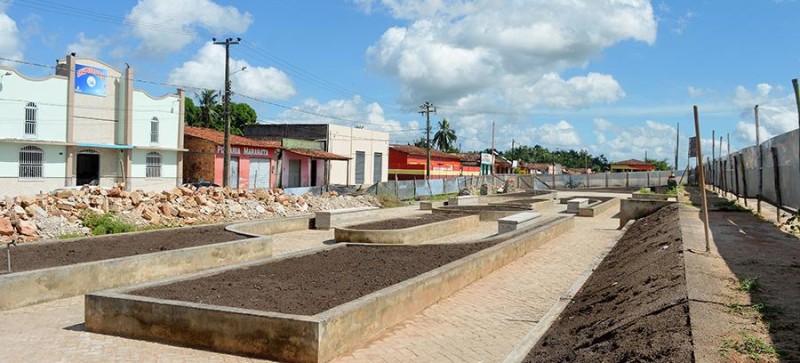 Praça da Bíblia com obras retomadas