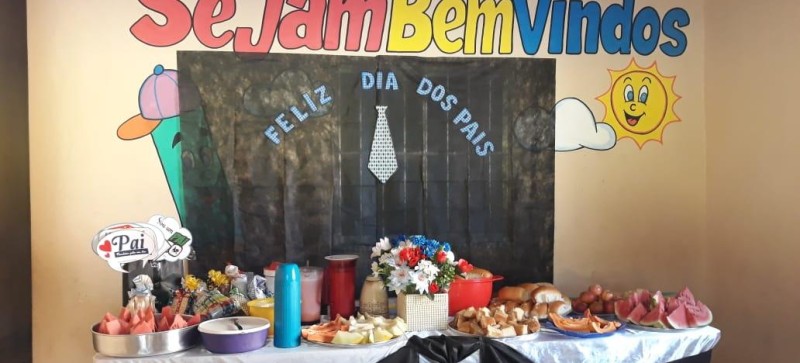 Escola Profª Maurícia presta homenagens aos pais