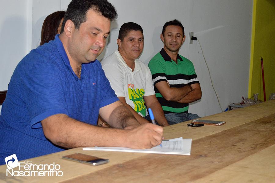 Adelmo Soares assina Termo de ateste do PAA em Junco do Maranhão