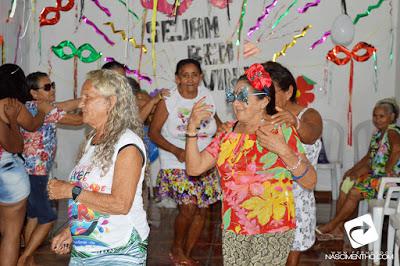 Idosos comemoram o carnaval em Baile realizado pelo CRAS