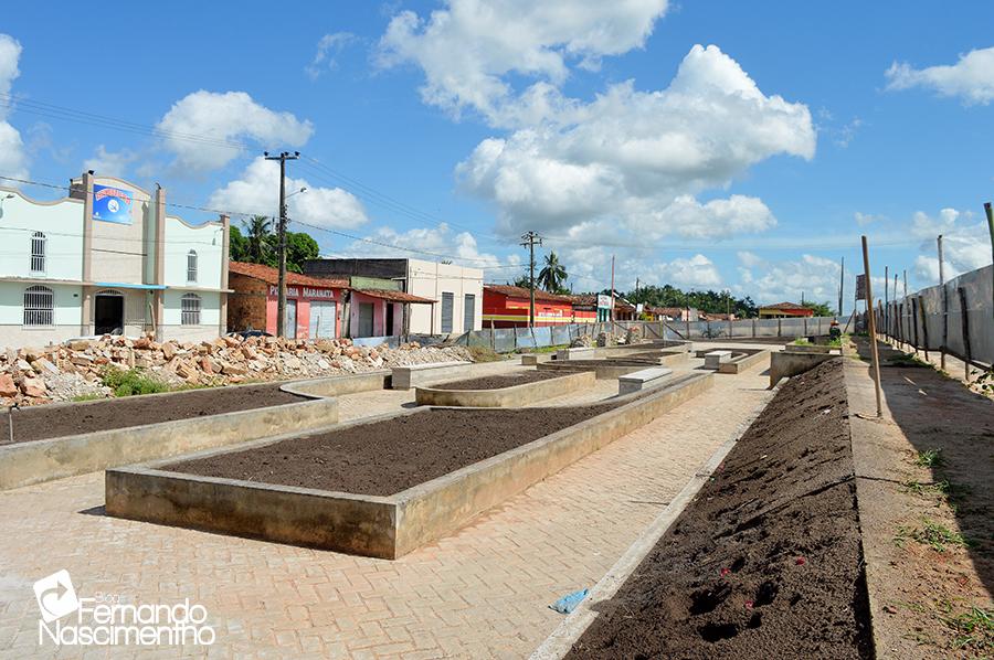 Praça da Bíblia com obras retomadas