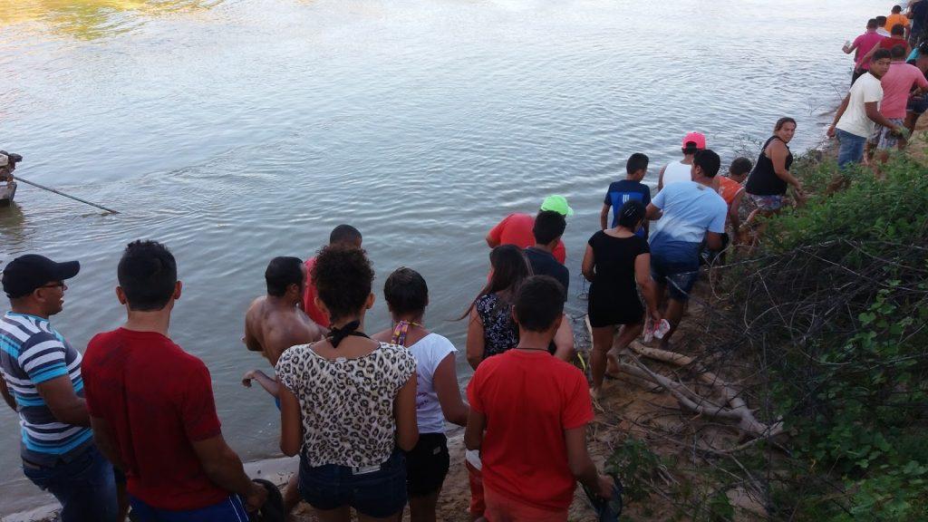 Adolescente e criança morrem afogados quando banhavam em rio