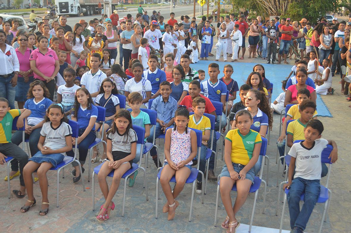 Premiação dos professores e alunos nota 10 é o principal destaque da semana