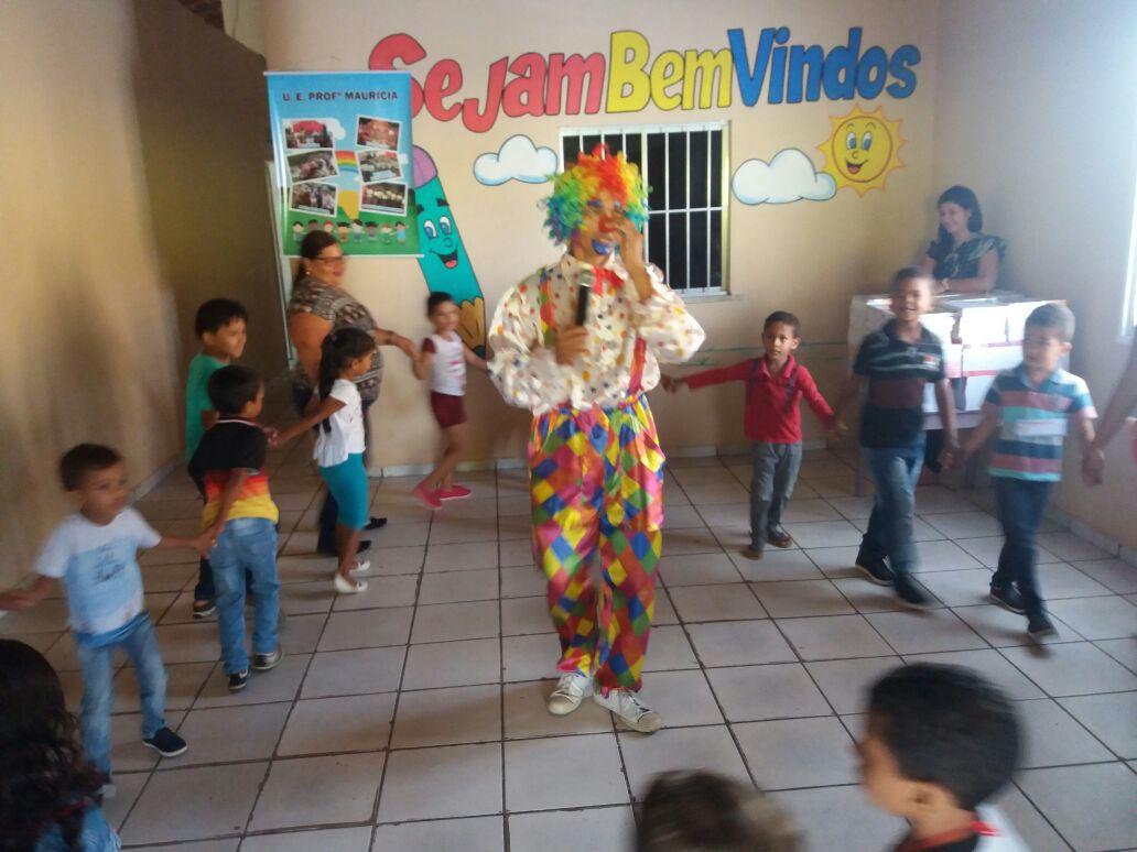 Na Escola Maurícia as aulas iniciaram com muita alegria da criançada