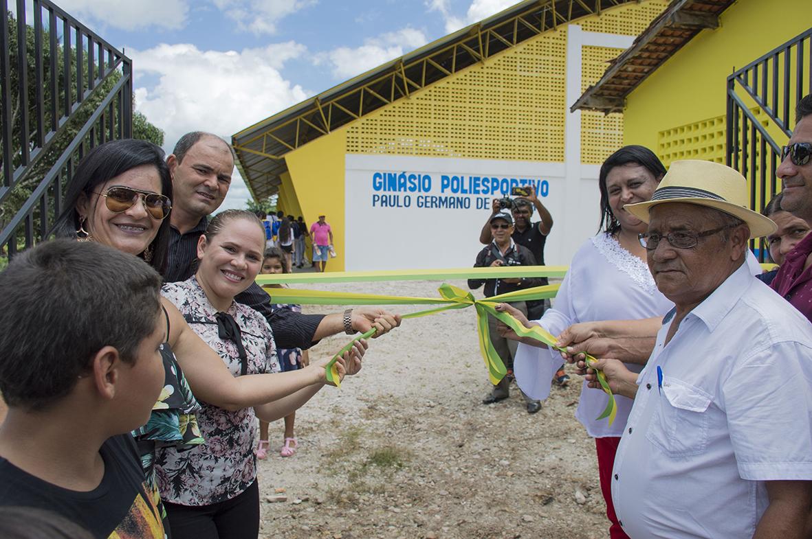 Inauguração e reinauguração movimentam o domingo maracaçumeense