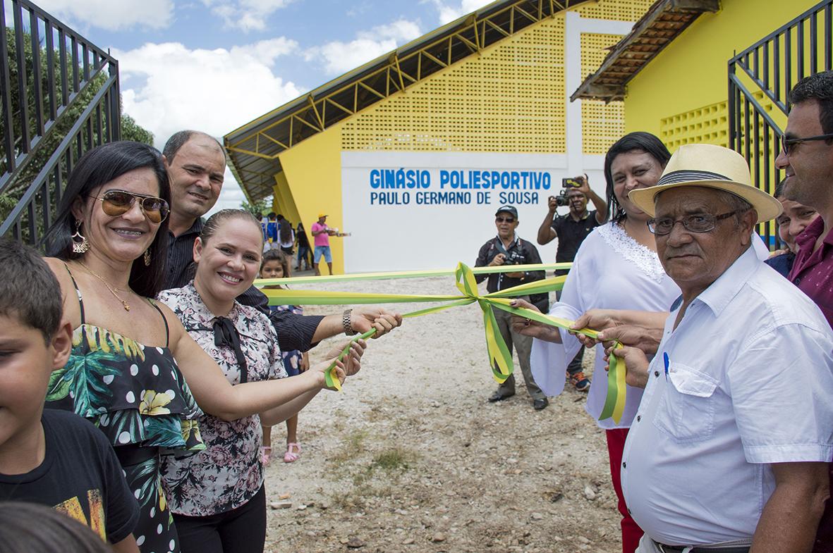 Inauguração e reinauguração movimentam o domingo maracaçumeense