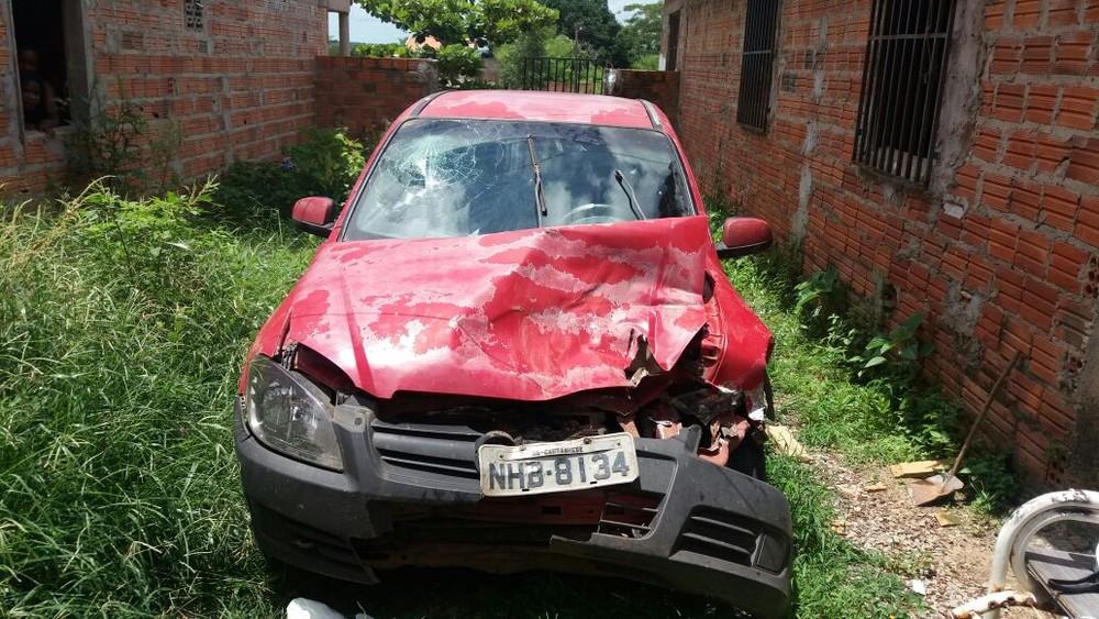 Veículo de passeio colide em viatura da polícia na BR-135 no Maranhão