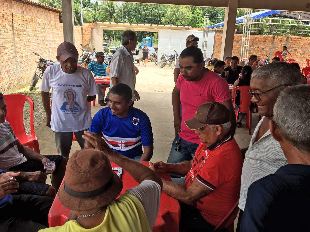 Ney Passinho completou mais um ano de vida e comemorou ao lado de amigos em Centro Novo