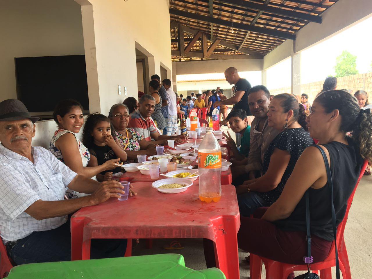 Ney Passinho completou mais um ano de vida e comemorou ao lado de amigos em Centro Novo