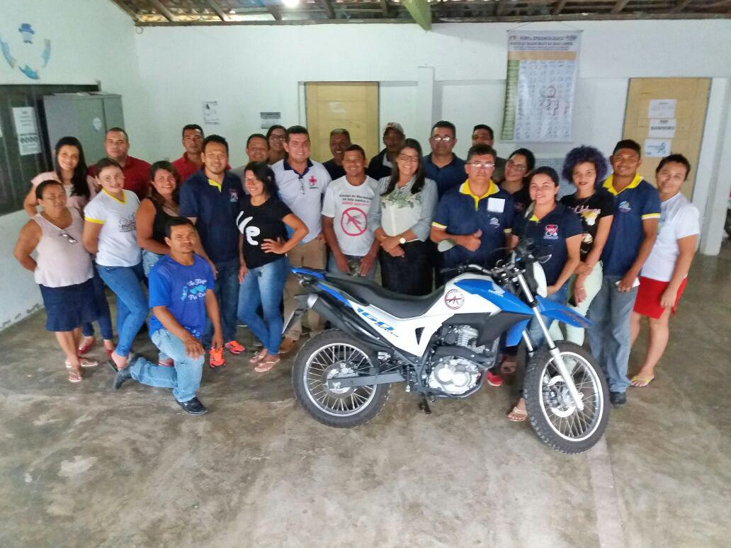 Agentes de Endemias de Amapá do Maranhão receberam uma moto 0 km para facilitar o combate à malária