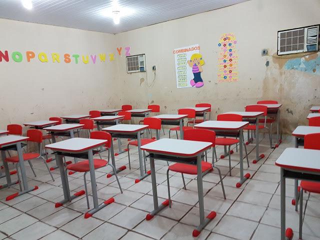 Carteiras novas e modernas é apenas mais uma das melhorias na Educação de Junco do Maranhão 