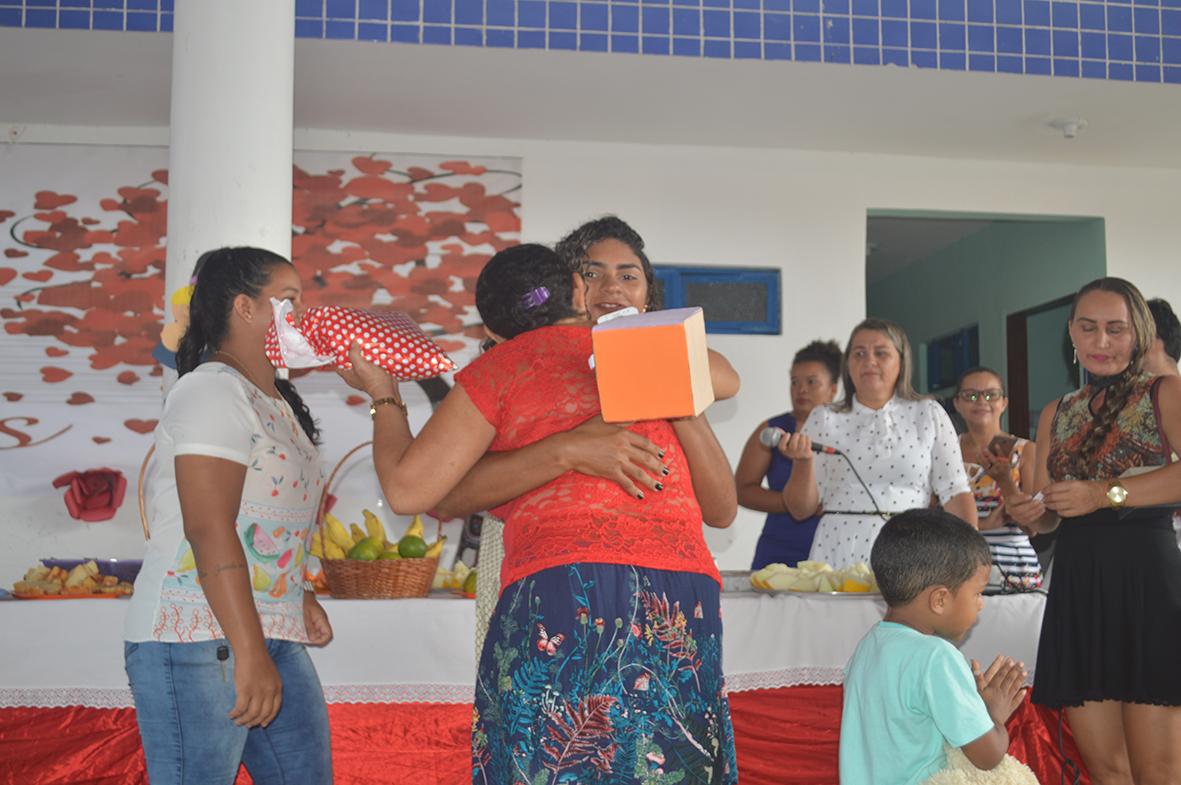 Escolas de Maracaçumé comemoram o Dia das Mães com homenagens, presentes e reconhecimento