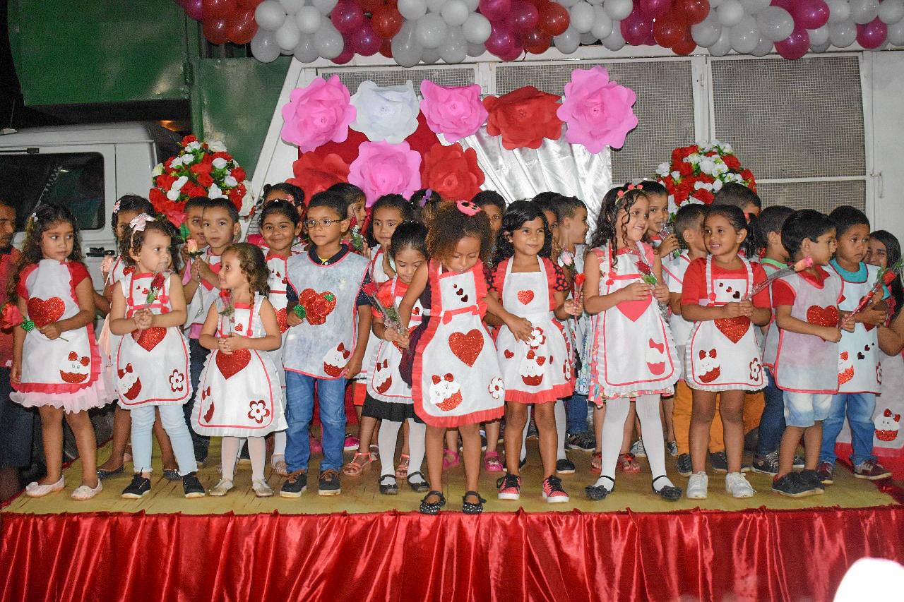 Praça lotada e show de prêmios marcam o Dia das Mães juncoenses