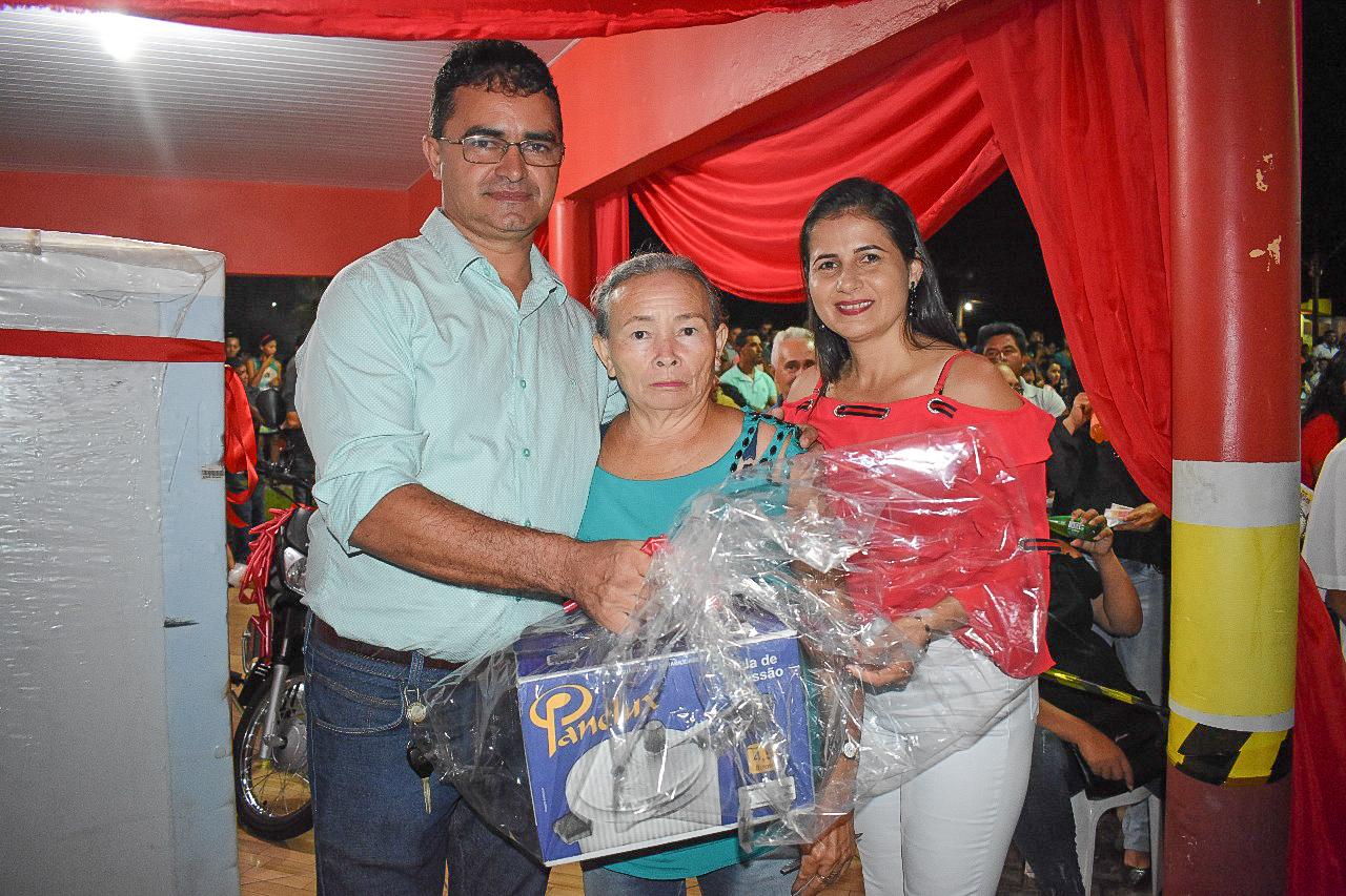 Praça lotada e show de prêmios marcam o Dia das Mães juncoenses