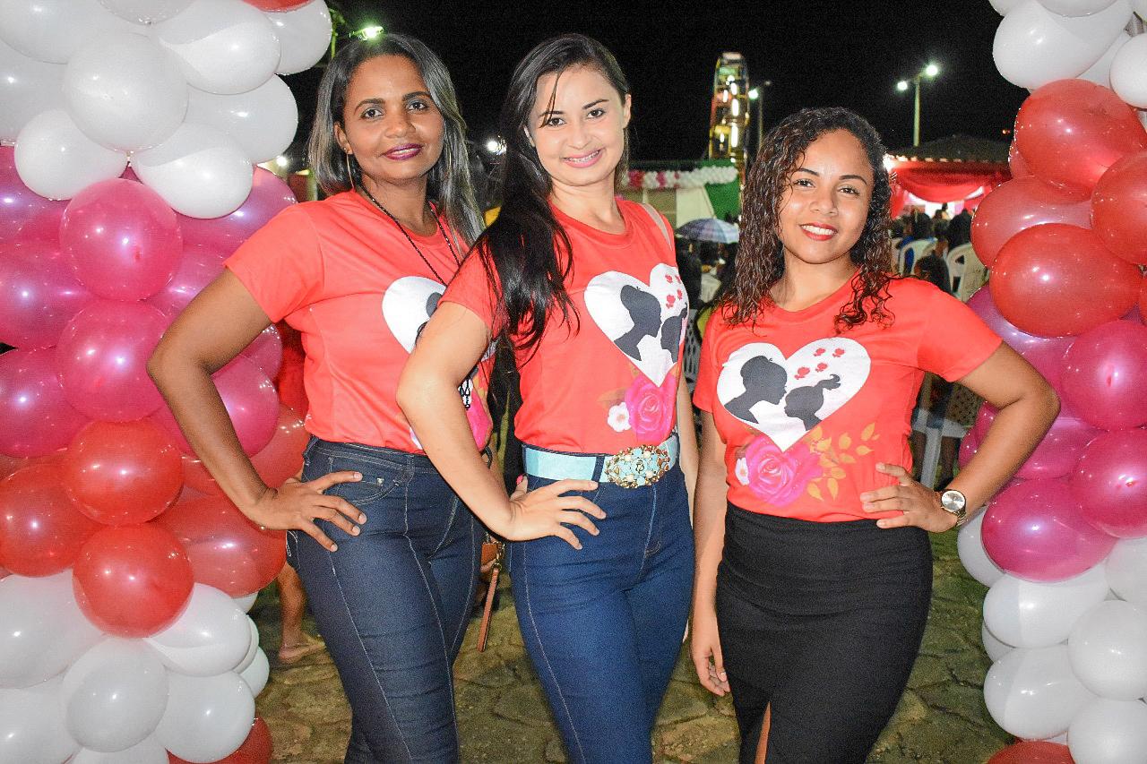 Praça lotada e show de prêmios marcam o Dia das Mães juncoenses