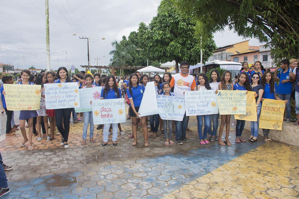 Caminhada alusiva ao Dia de Combate ao Abuso e a Exploração Sexual de Crianças e Adolescentes chama atenção dos maracaçumeenses