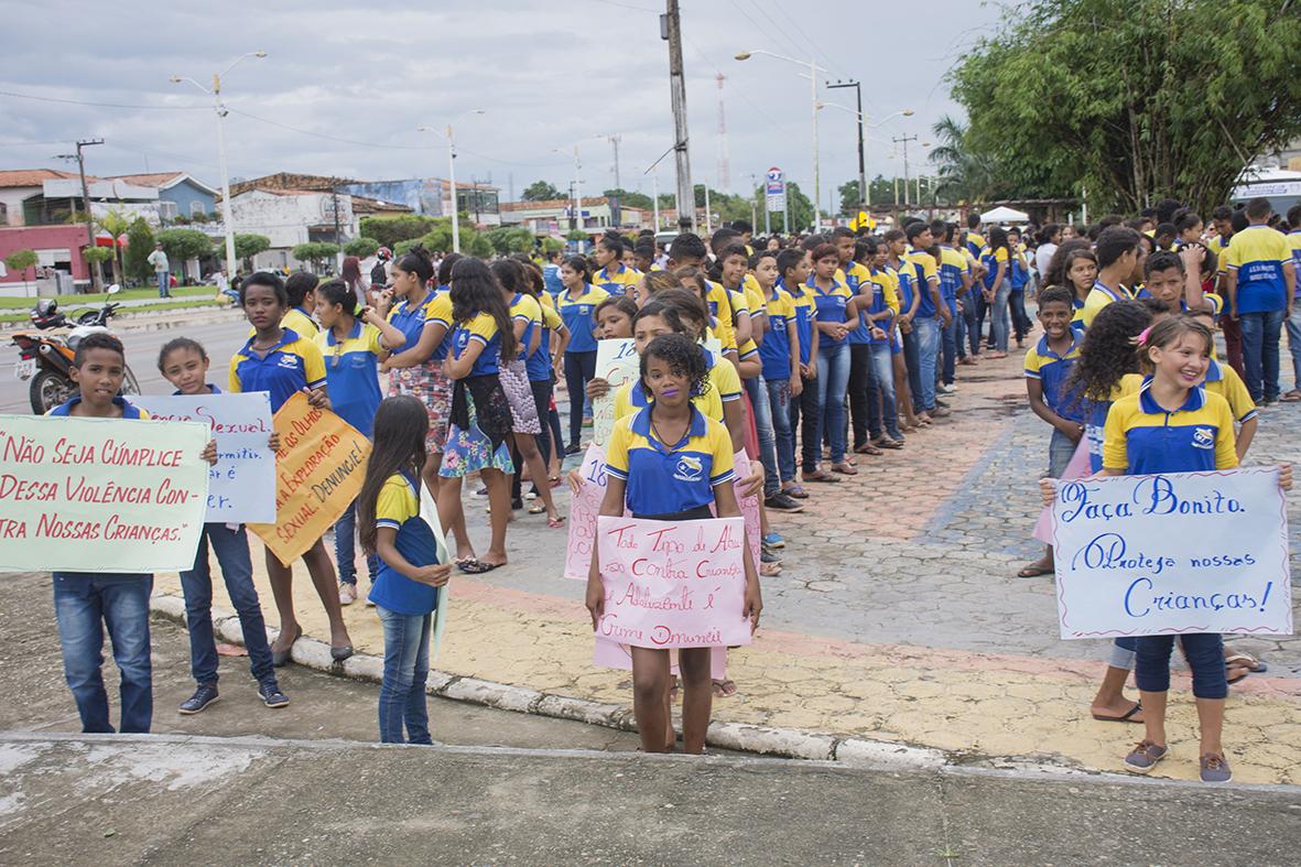 Caminhada alusiva ao Dia de Combate ao Abuso e a Exploração Sexual de Crianças e Adolescentes chama atenção dos maracaçumeenses