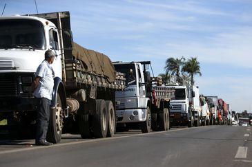 Mesmo com acordo, caminhoneiros mantêm bloqueio em rodovias no Maranhão