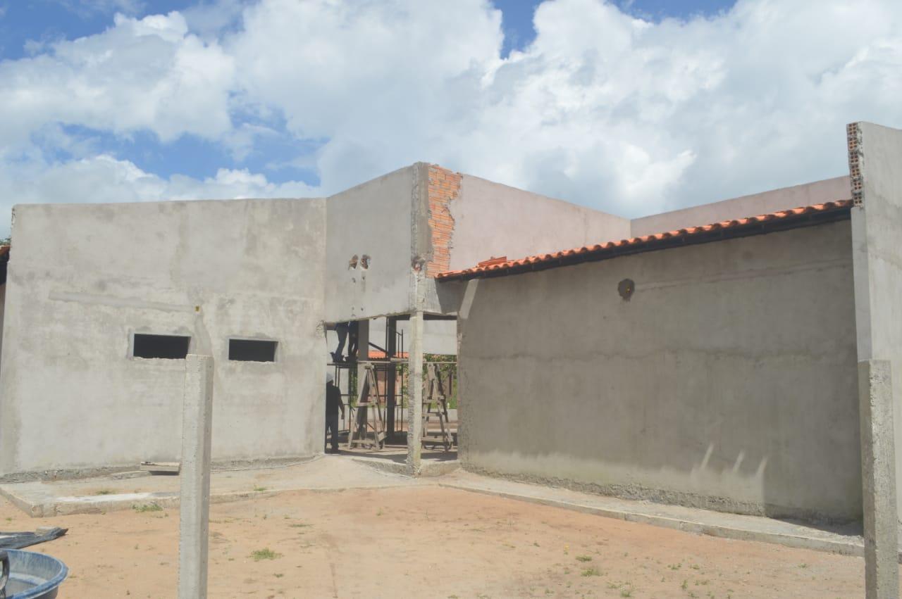 Construção da Escola Digna avança