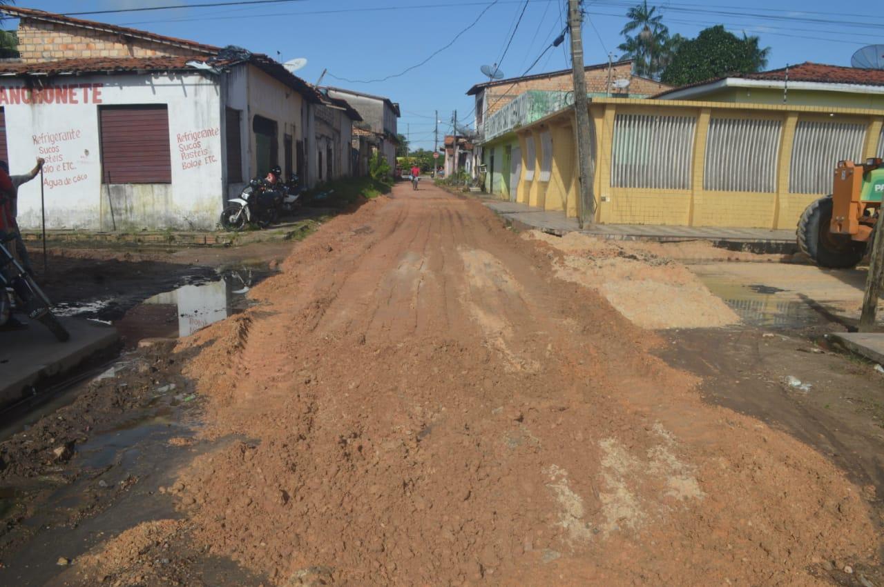 Rua Felipio Camarões recebe serviços emergenciais de recuperação