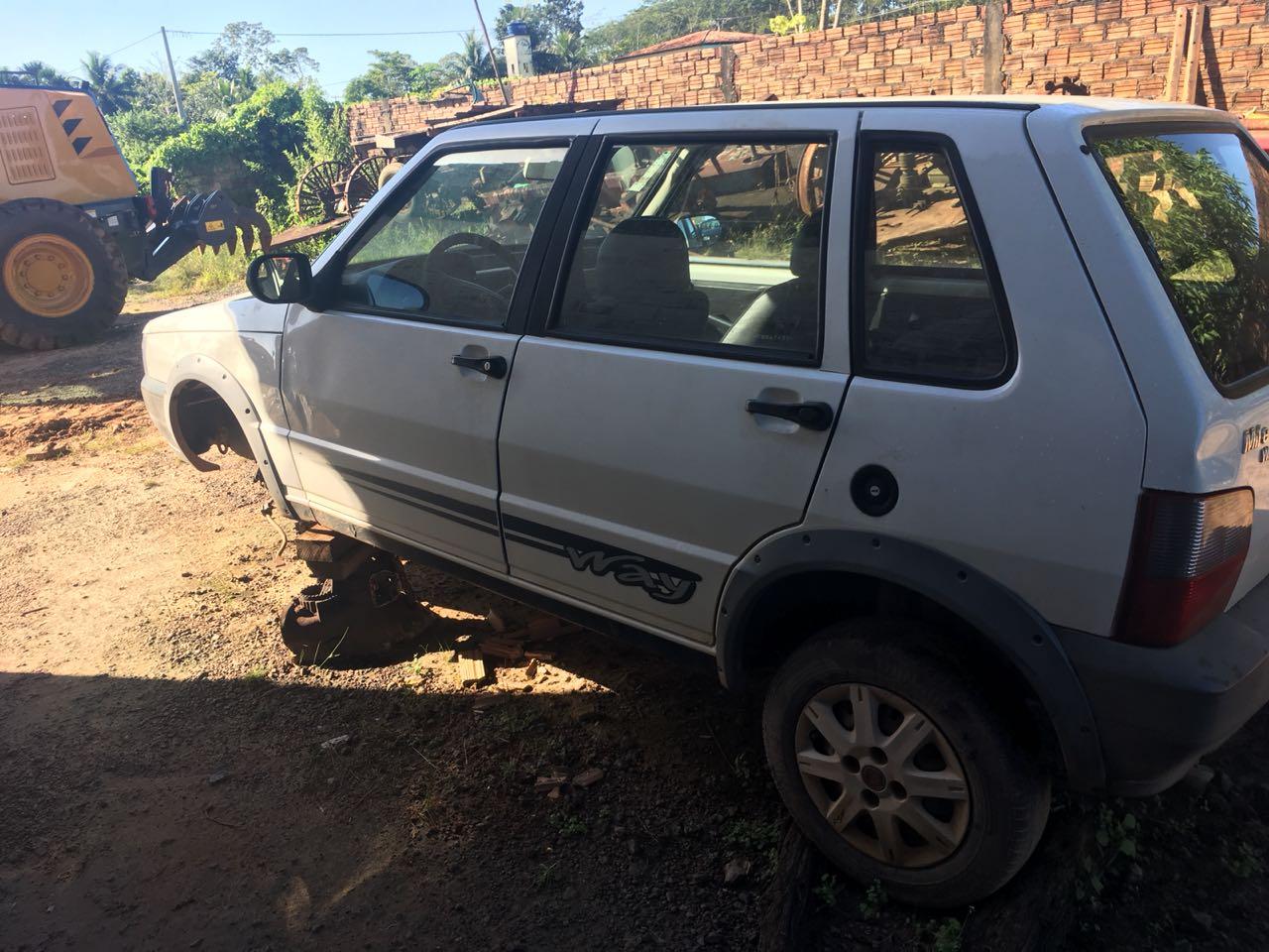 Fiat da saúde abandonado e sem condições de funcionamento