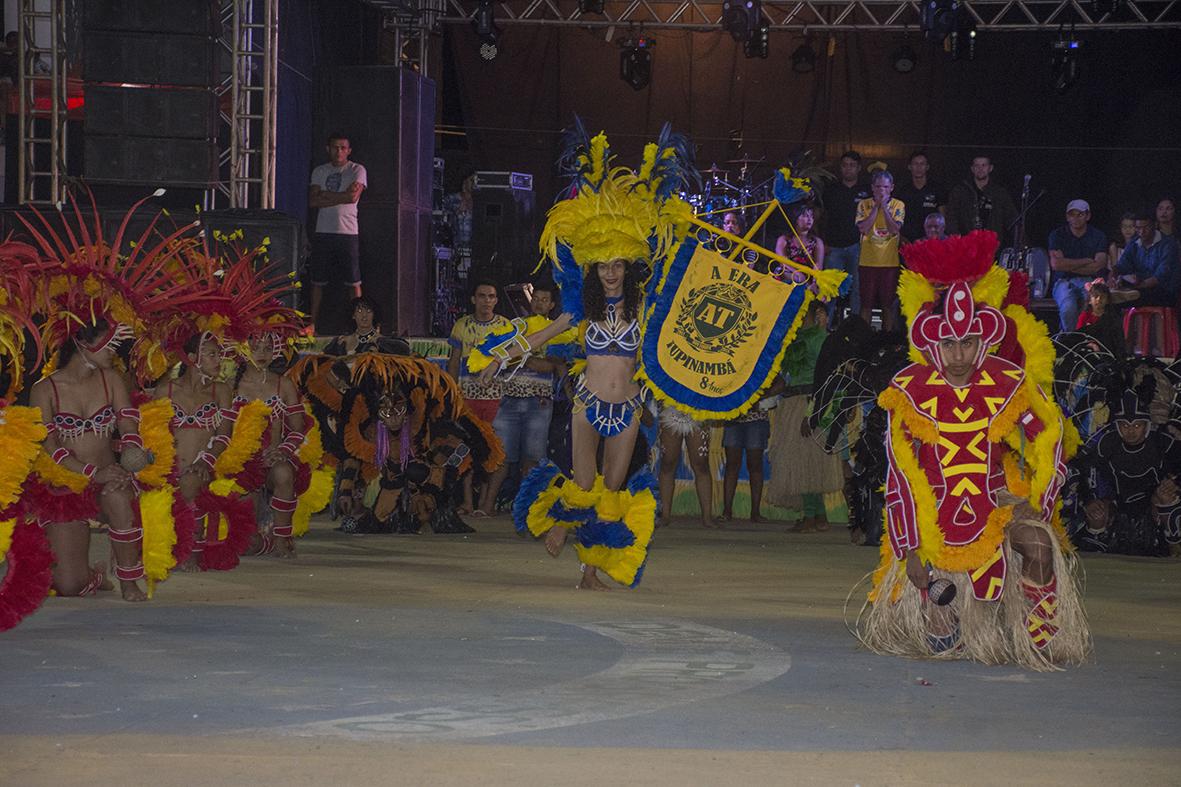 Grandes espetáculos levam o público a euforia em mais uma noite do Arraiá do Povão