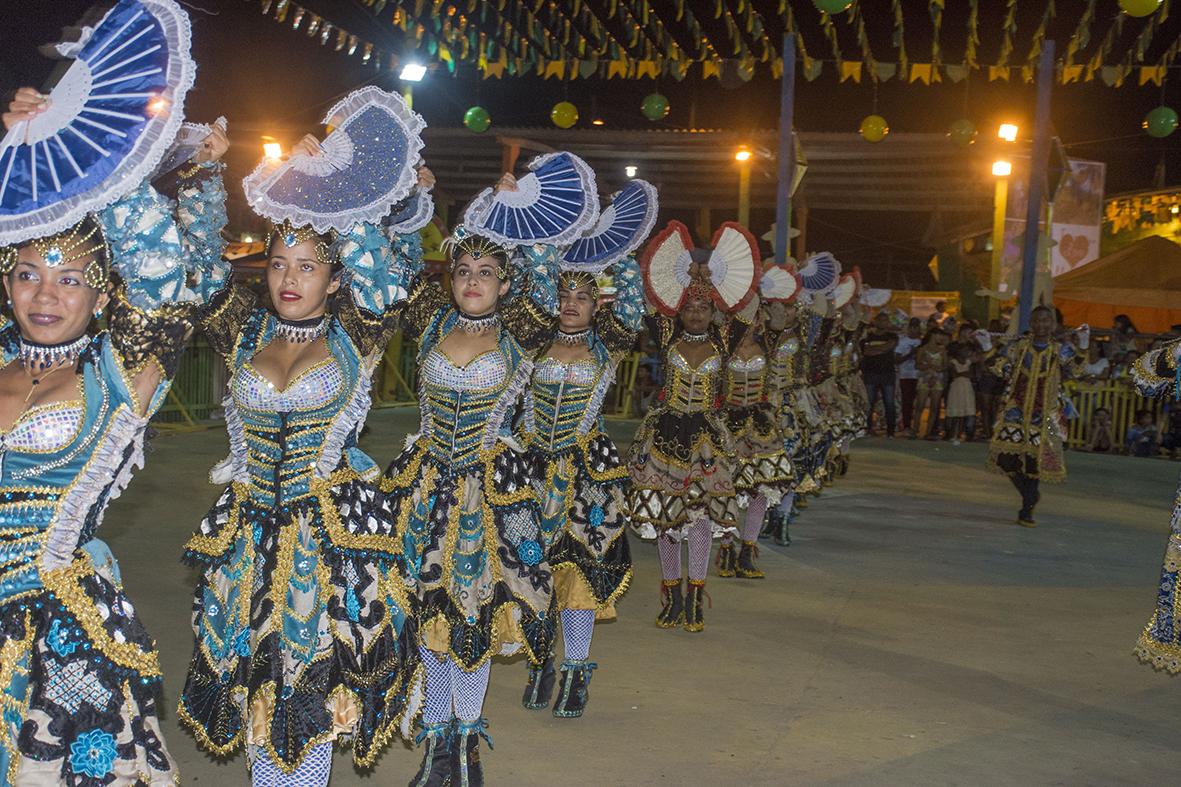 Grandes espetáculos levam o público a euforia em mais uma noite do Arraiá do Povão