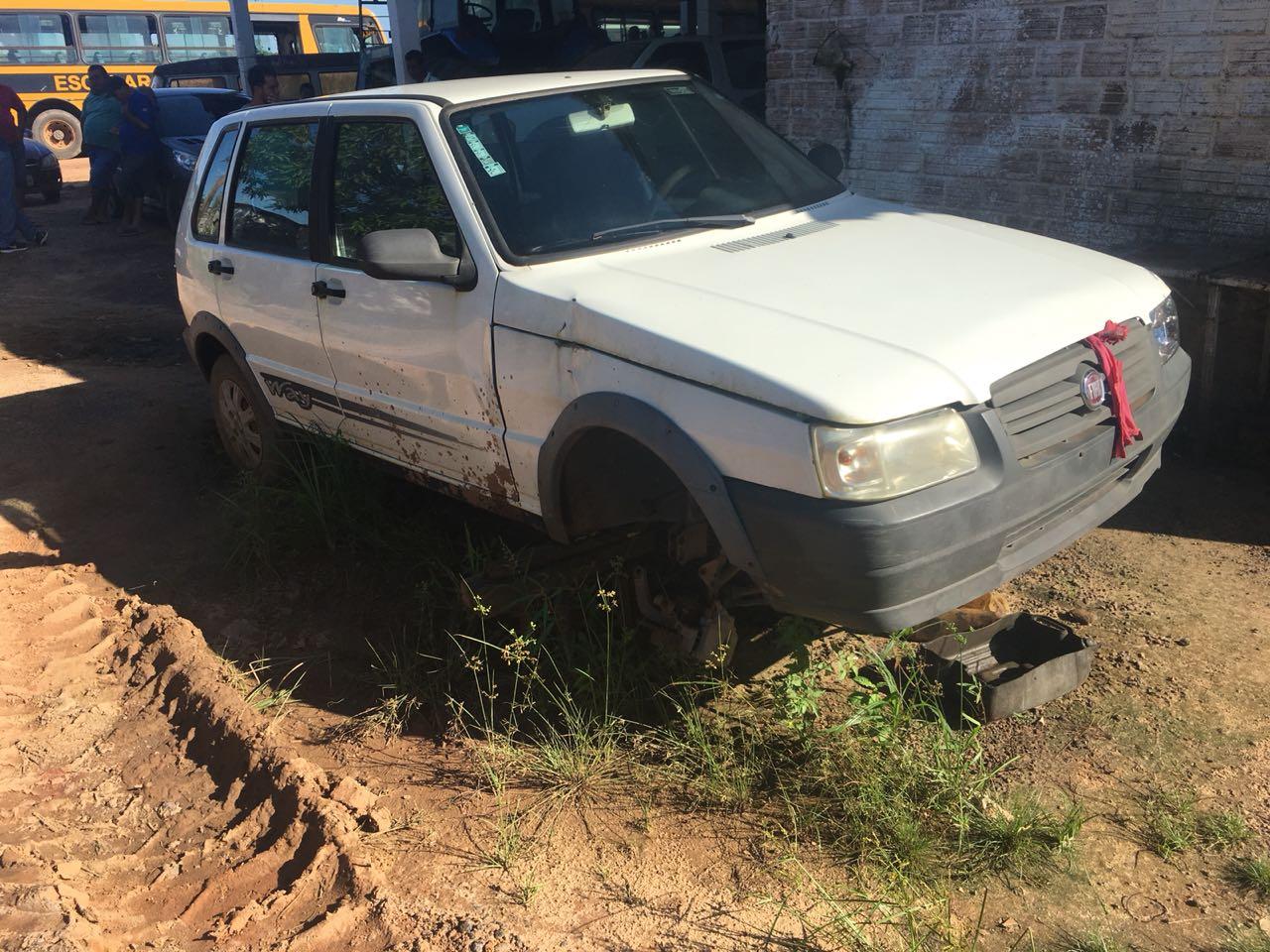 Fiat da saúde abandonado e sem condições de funcionamento