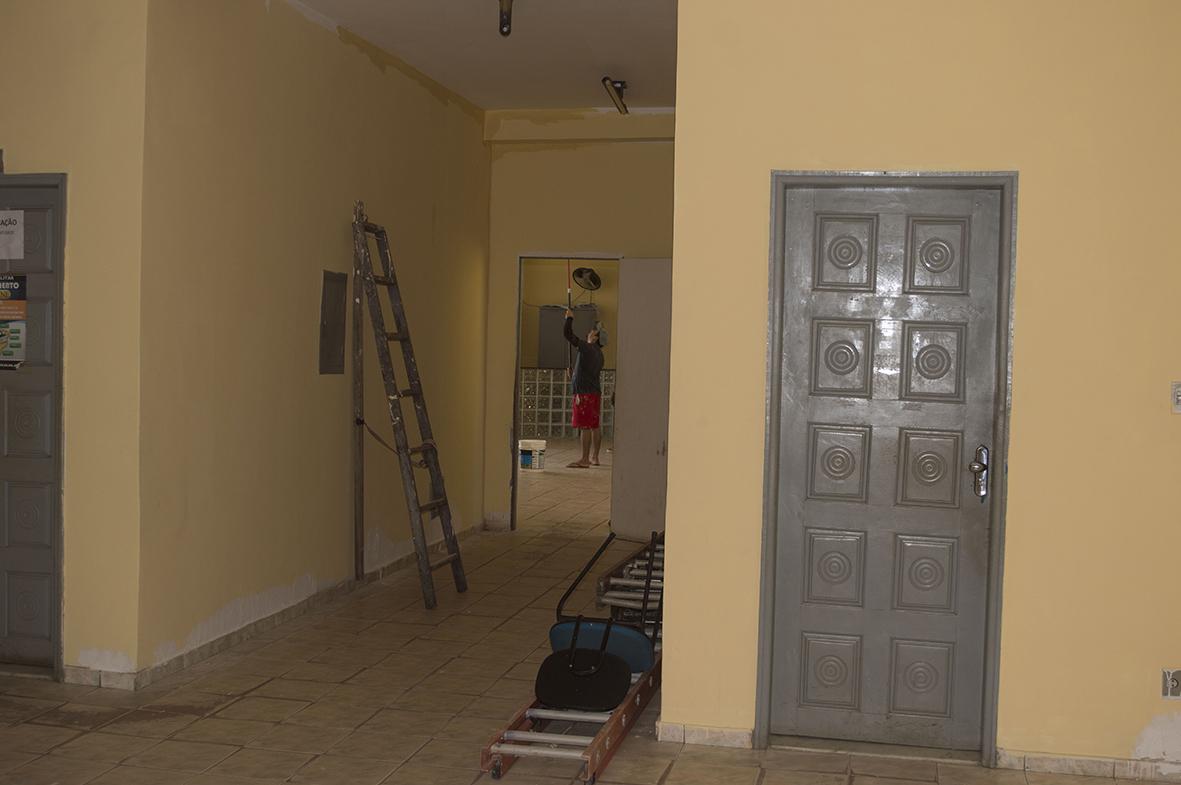 Prefeitura de Maracaçumé recebe nova pintura e reparos na estrutura física