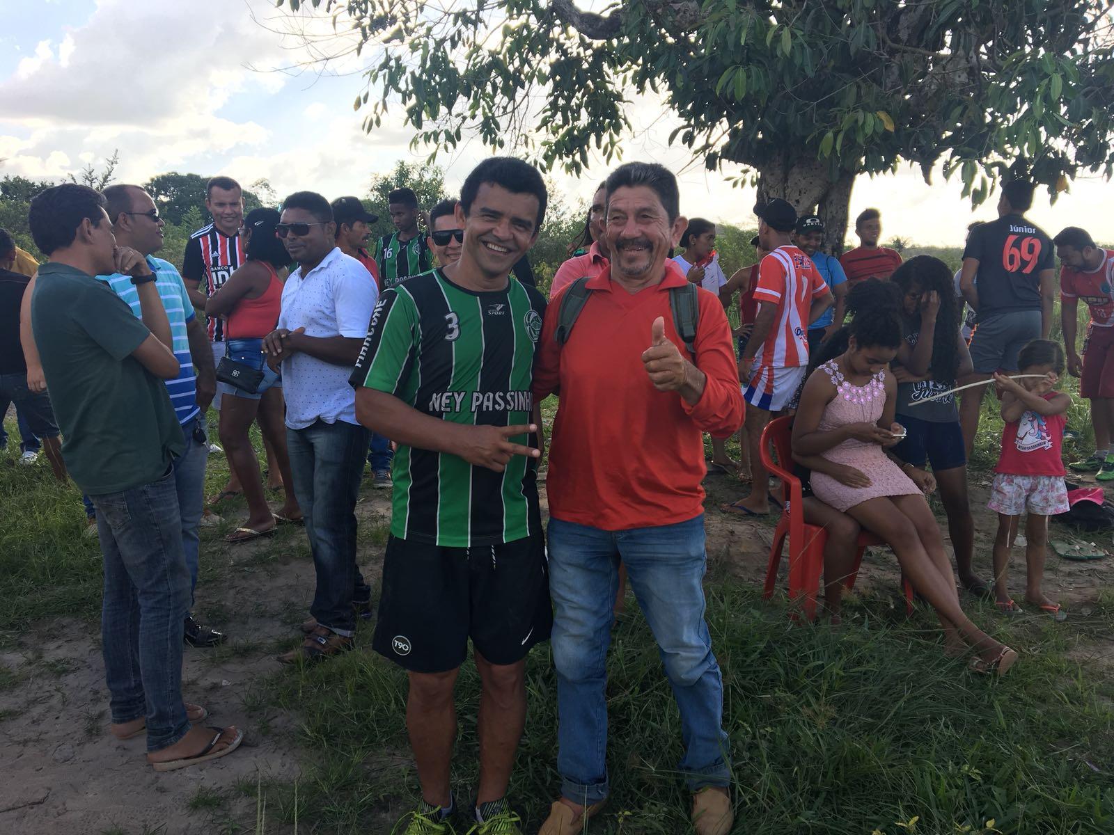 Amigos do Passinho prestam homenagem histórica aos pais de Chega Tudo