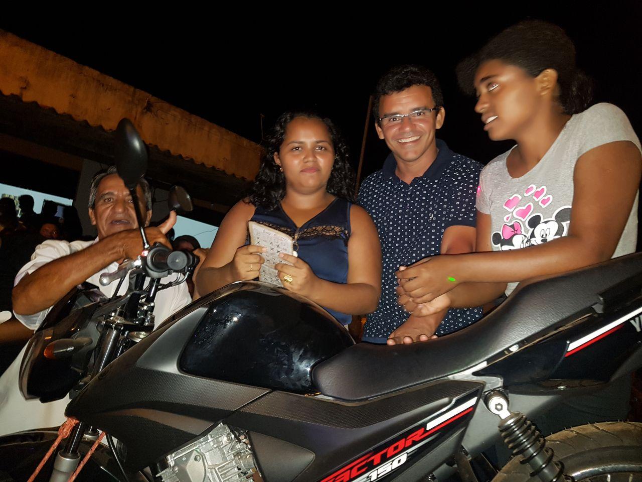 Amigos do Passinho prestam homenagem histórica aos pais de Chega Tudo