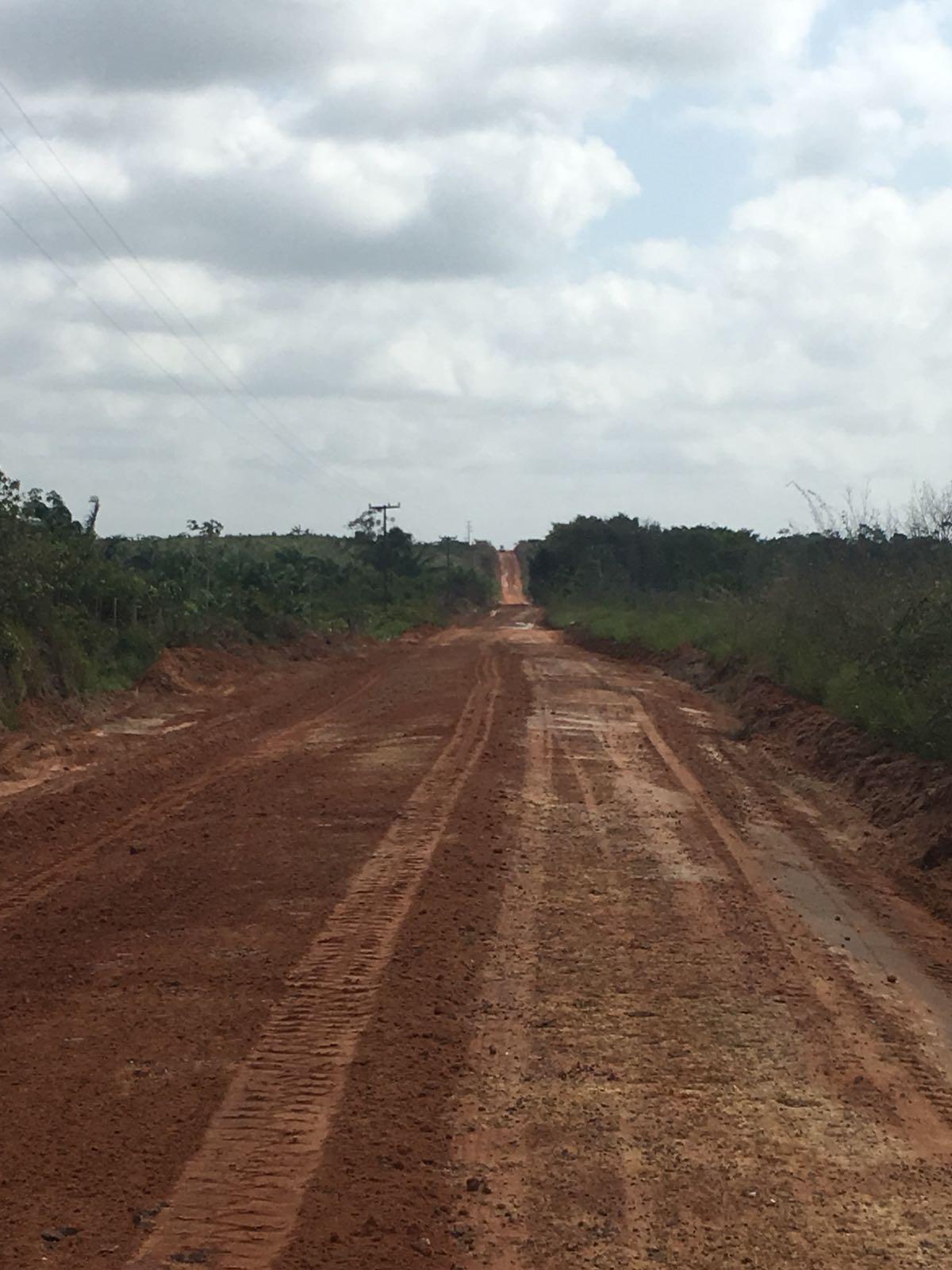 Manutenção da estrada vicinal que dá acesso ao Portão segue em execução