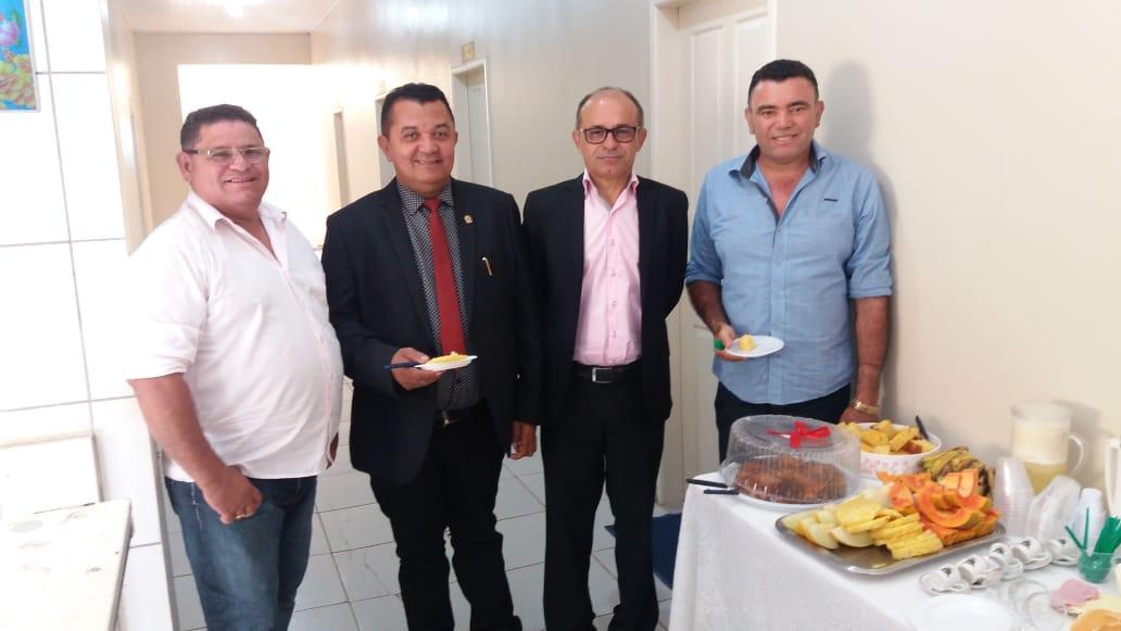 Câmara de Vereadores realiza café da manhã em homenagem ao Dia dos Pais