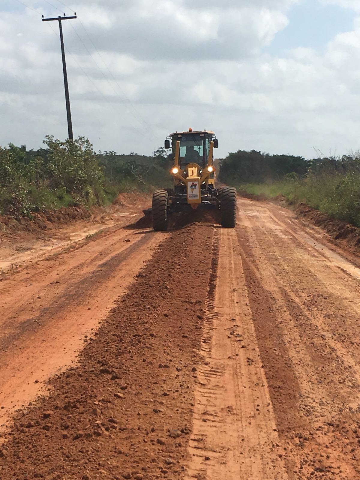 Manutenção da estrada vicinal que dá acesso ao Portão segue em execução