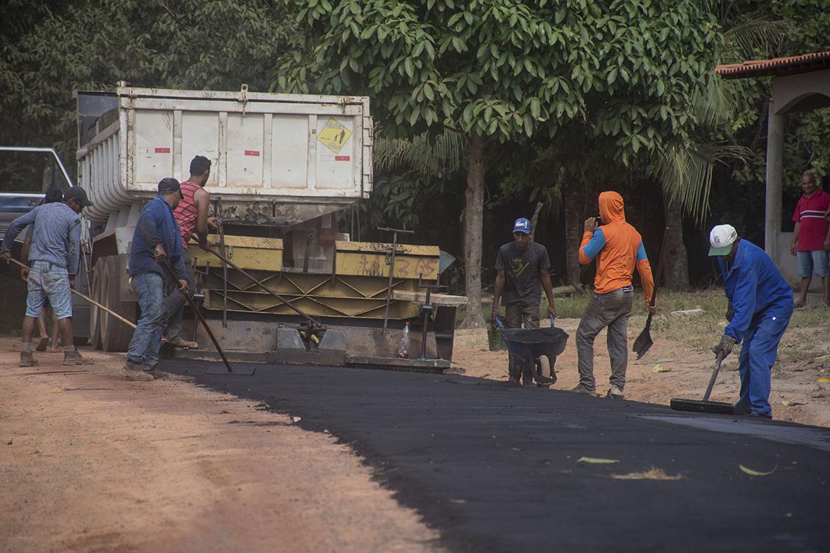 Povoado Vera Cruz começou a receber o tão esperado asfalto