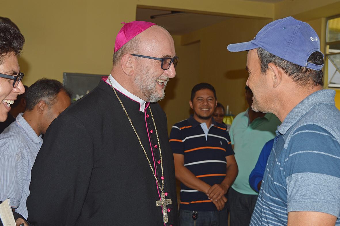 Bispo Dom João Kot visita sede da prefeitura de Maracaçumé