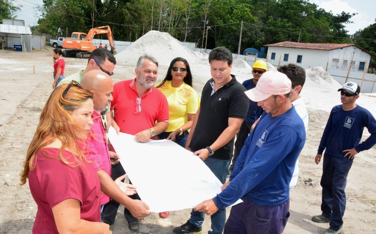 Antonio Batista vistoria inicio da construção da Escola do Estado