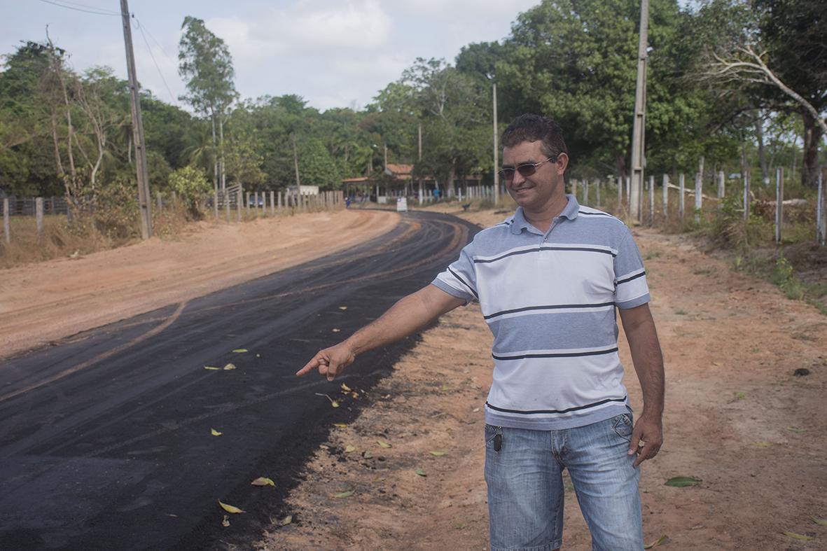 Povoado Vera Cruz começou a receber o tão esperado asfalto