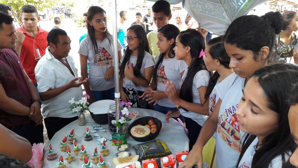 Escola Monteiro Lobato mobiliza alunos e professores na I Feira de Ciências – Propriedades Nutricionais