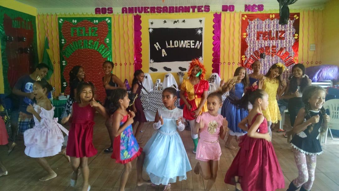 CRAS realiza evento de Halloween e garante diversão de crianças, adolescentes e idosos