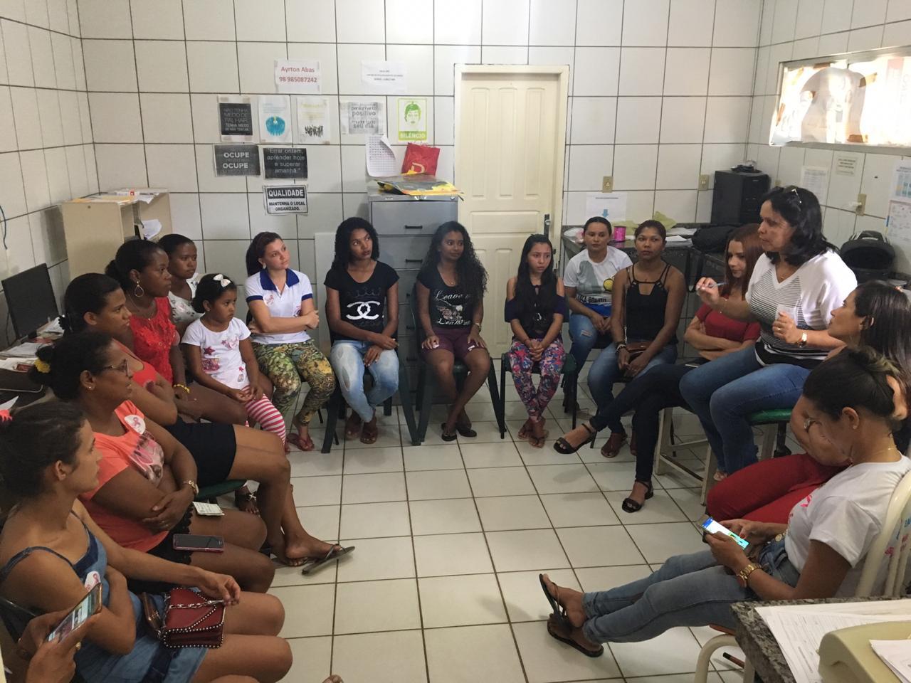 Encontro com manicures juncoenses integrou ações da Campanha Outubro Rosa