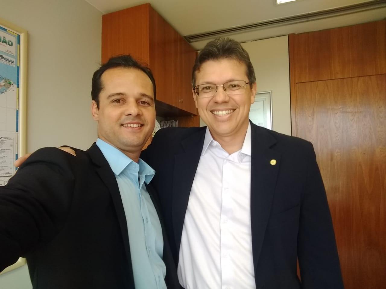 João Marcelo recebe José Neto em Brasília