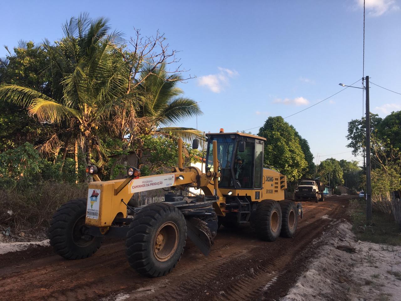 Raspagem e empiçarramento melhoram ruas do Povoado Santo Antonio