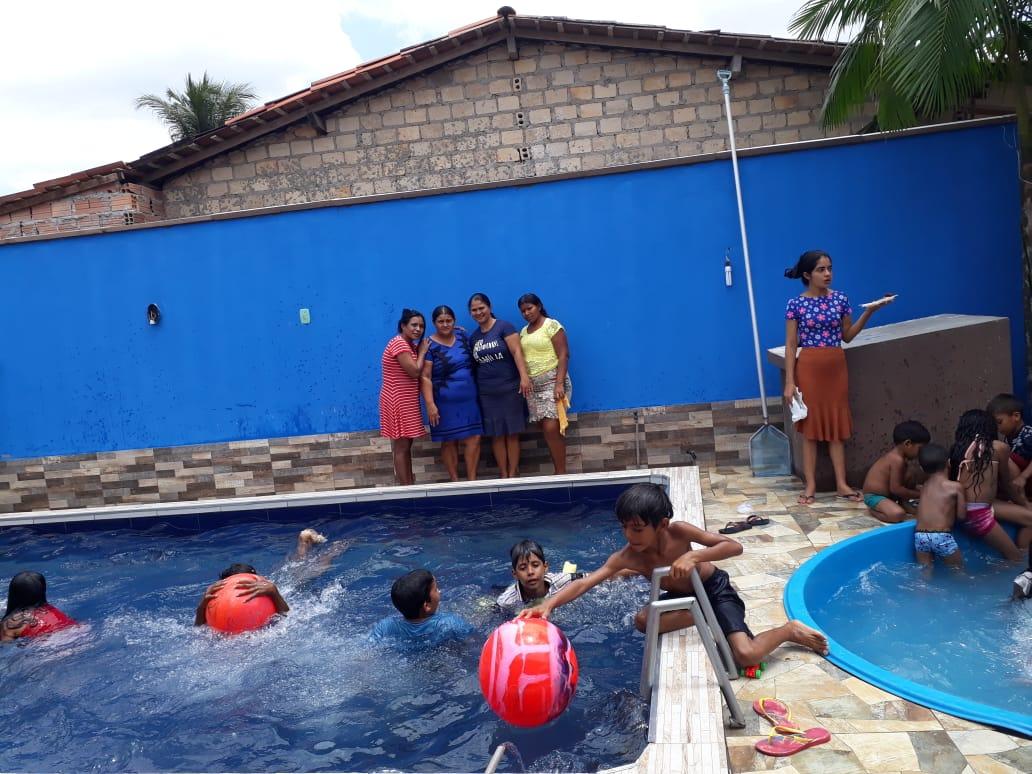 Vereadora Aparecida presenteia crianças do Bairro Cidade Nova