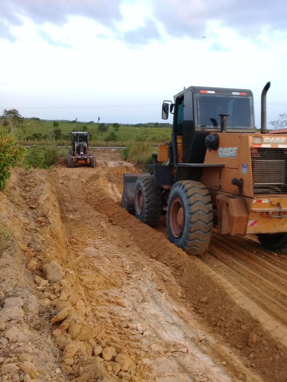 Estrada de acesso a 20 do Jacy recebe serviços de reparo e manutenção