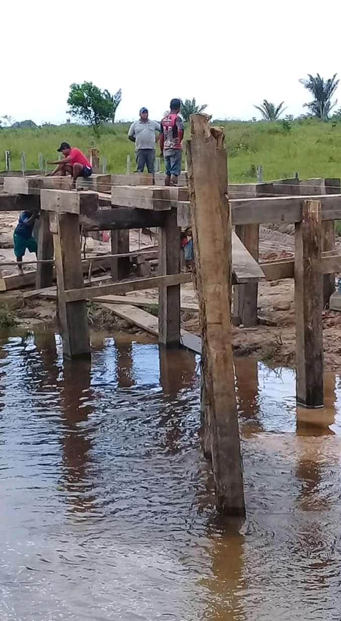 Construção da ponte na Quadra 10 em plena execução