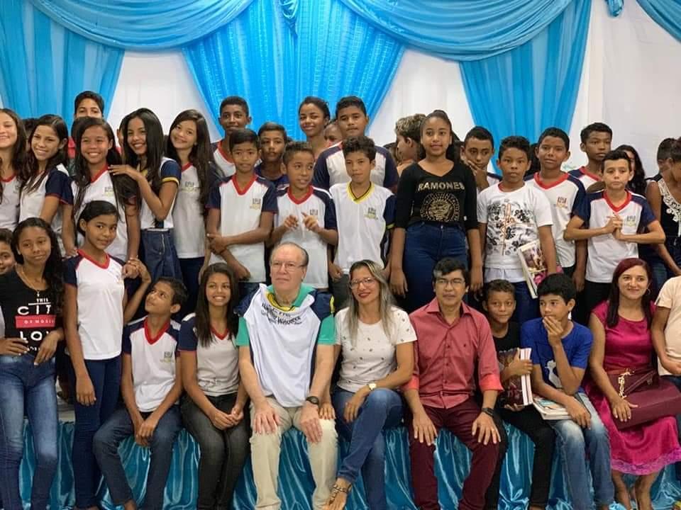 Hamilton Werneck visita complexo educacional que recebe o seu nome