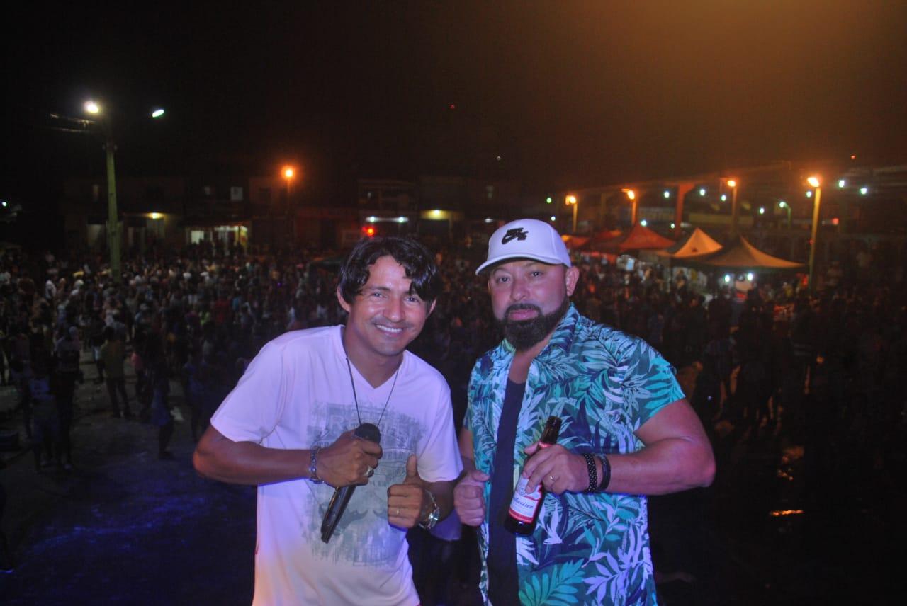 Foliões se divertem nas primeiras noites do Carnaval do Povão