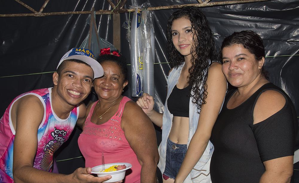 Mesmo com chuva, Dj Darlan anima o Gurufolia