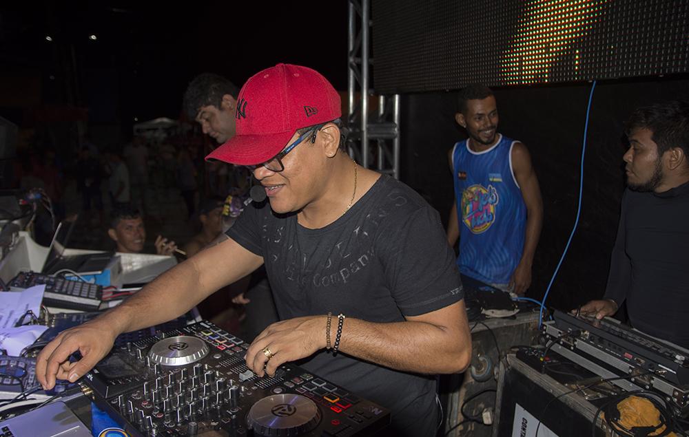 Mesmo com chuva, Dj Darlan anima o Gurufolia